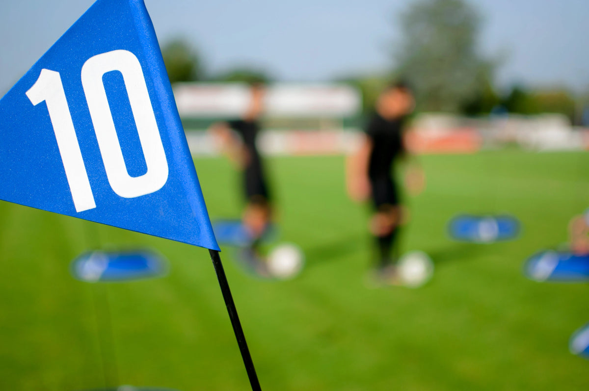 Juego de 10 Kits de objetivos de FOOT GOLF con base y bandera - ¡Ideal para practicar la precisión de los pases!