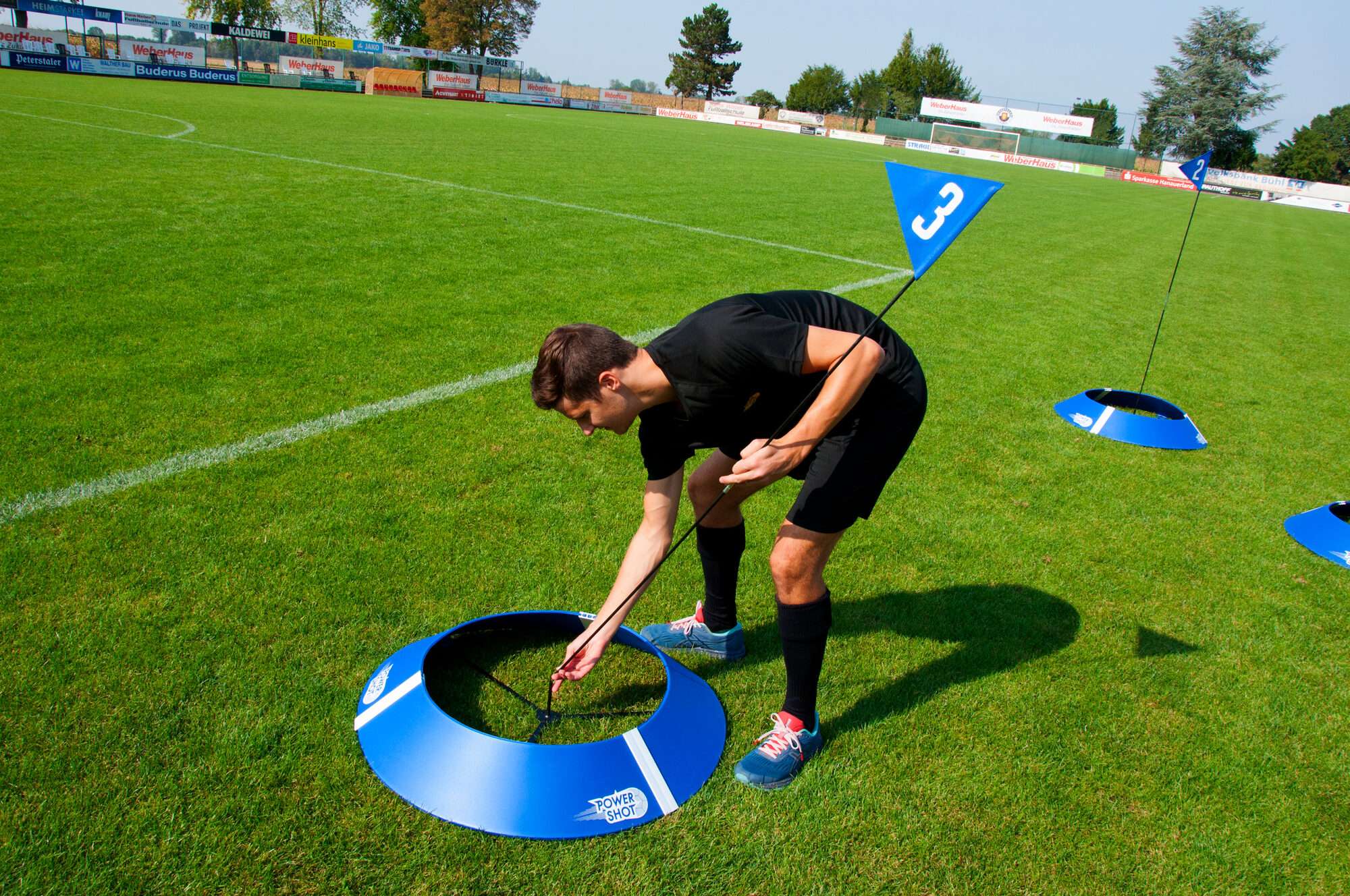Image du produit : Juego de 3 Kits de objetivos de FOOT GOLF con base y bandera - ¡Ideal para practicar la precisión de los pases!
