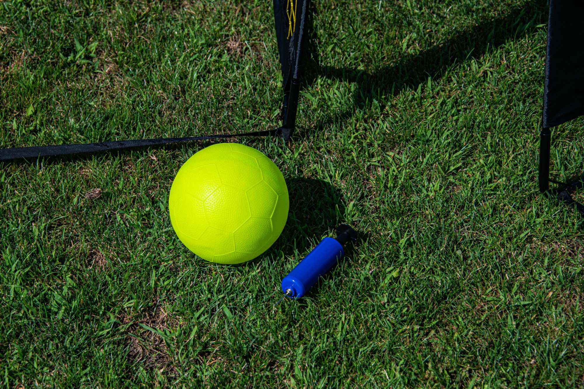 Image du produit : Par de porterías - 2,2x1,5m negro/amarillo - Se entregan con un balón y una bomba