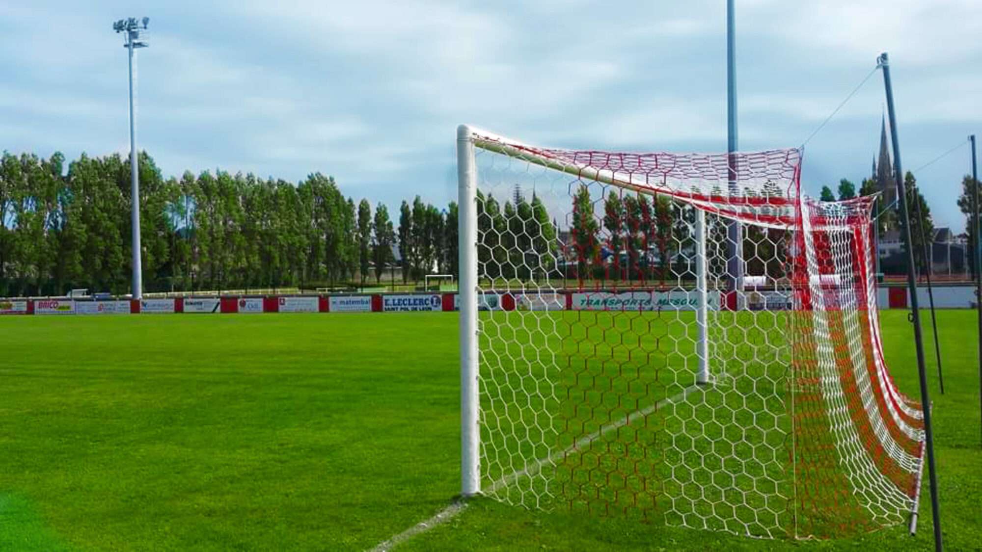 Image du produit : Red para portería de fútbol para estadio (box) - alveolar 4mm Blanco/Rojo