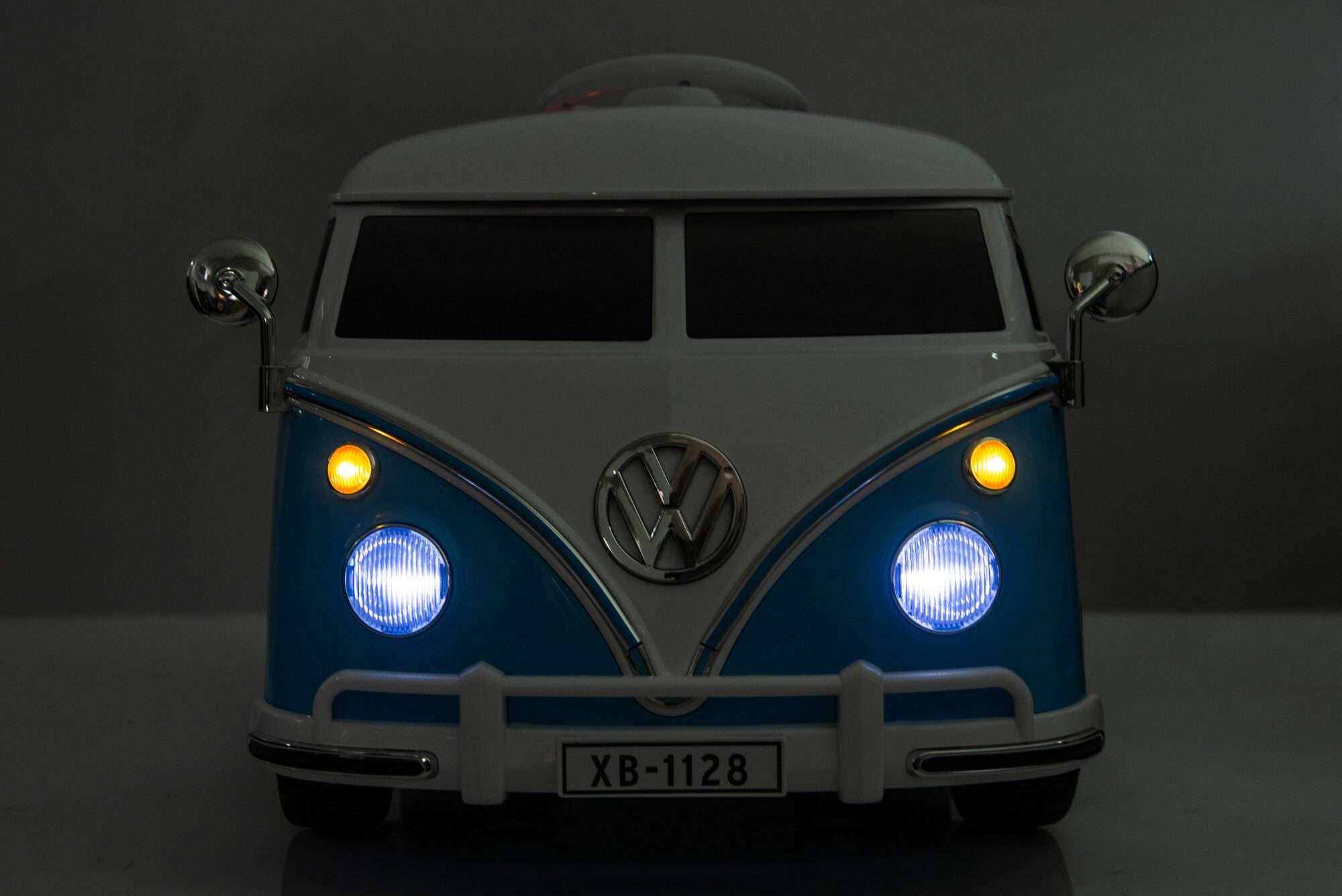 Image du produit : Coche eléctrico oficial Volkswagen para niños - Azul y blanco (de 3 a 8 años)
